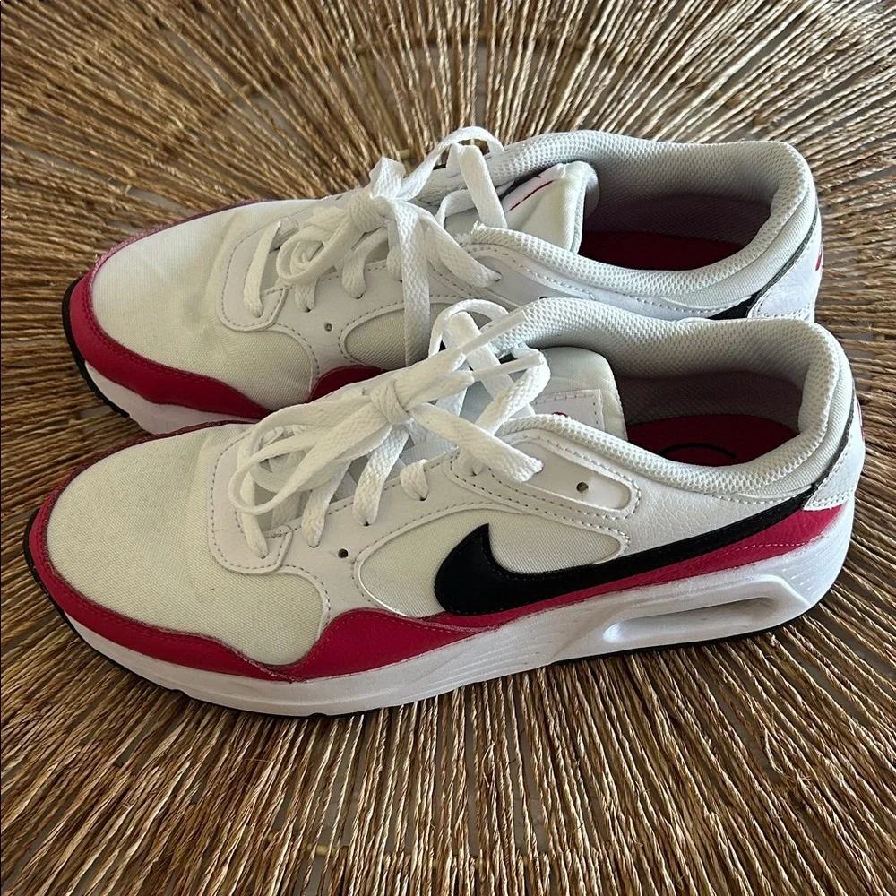 Nike White and pink Sneakers - Picture 2 of 4